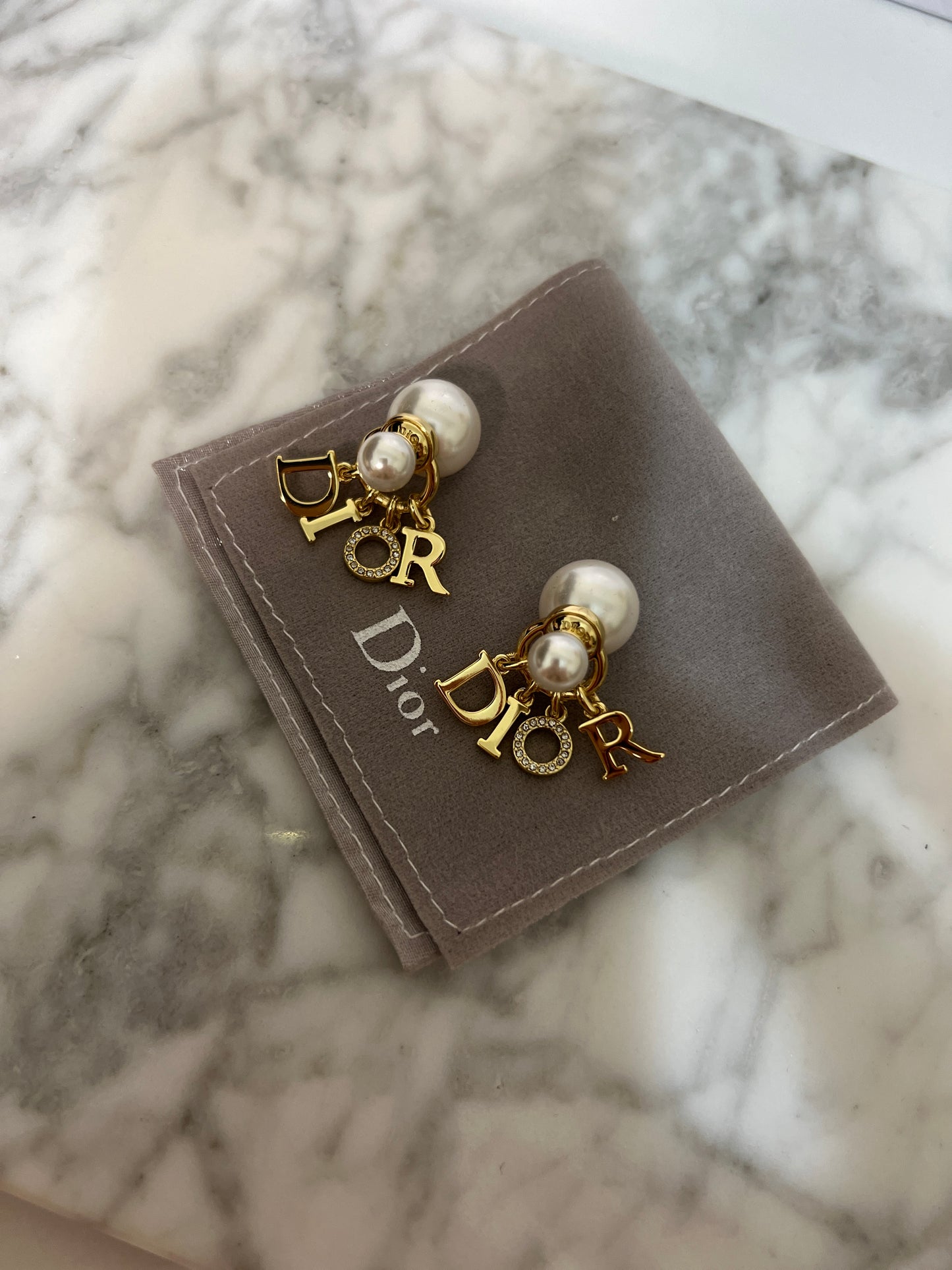 Aretes Dior colgante