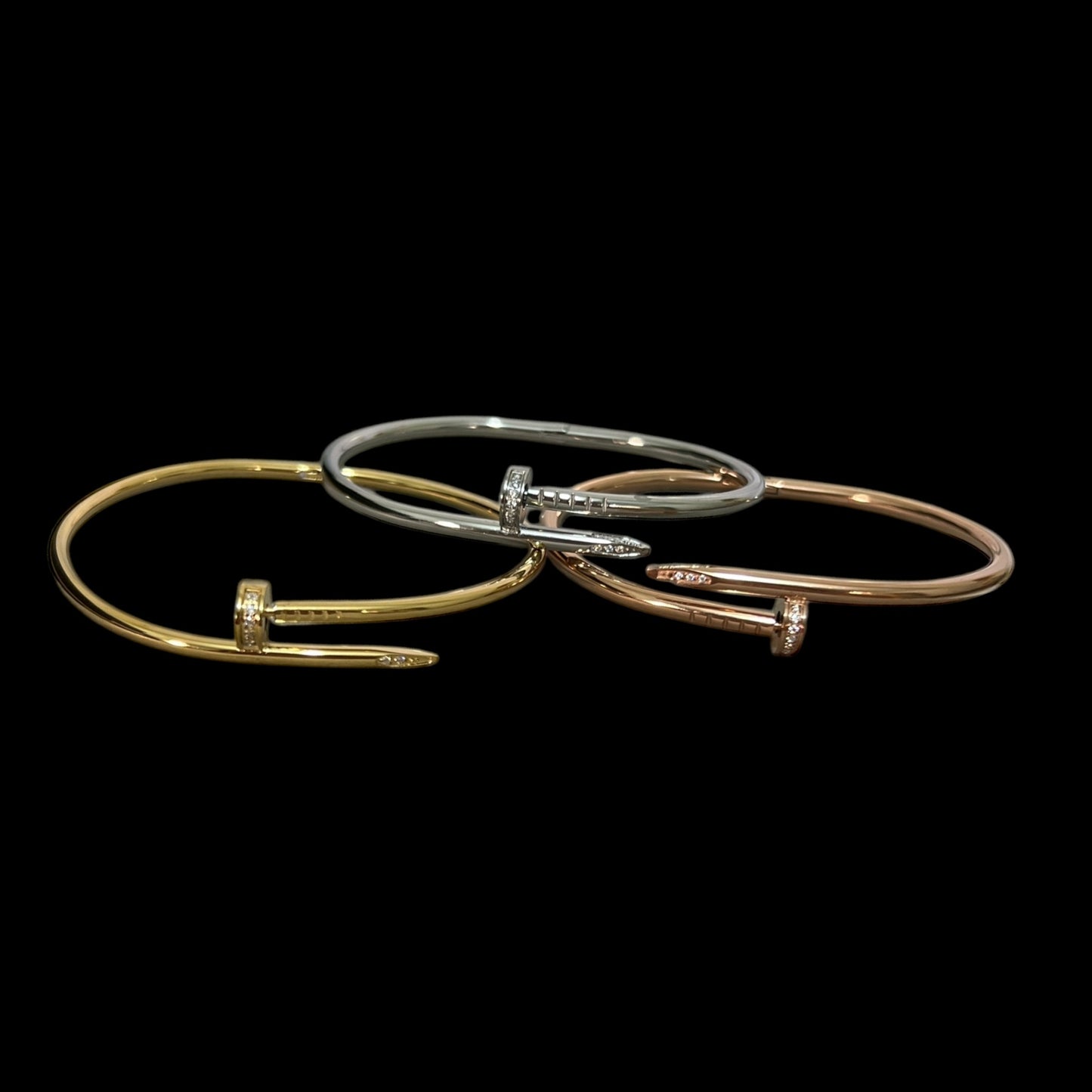 Brazalete de clavo delgado