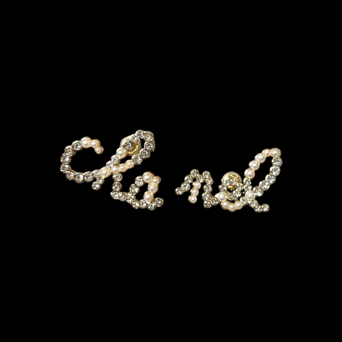 Aretes Chanel asimétricos