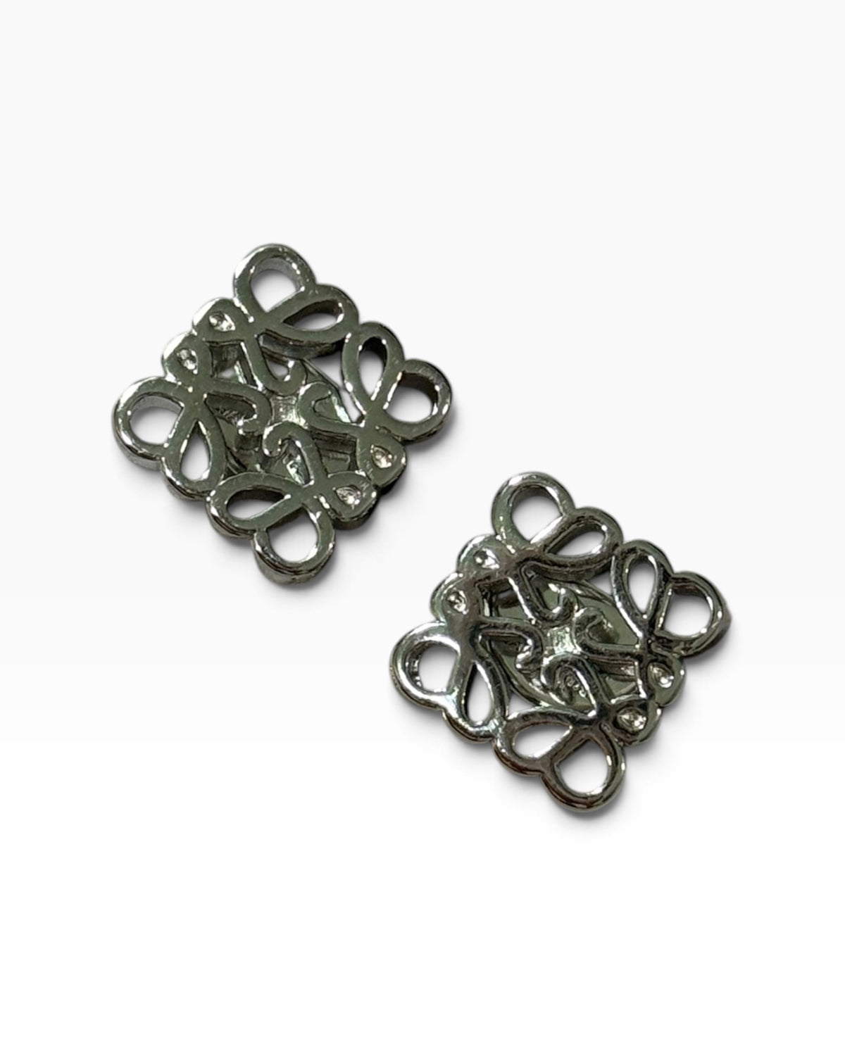 Aretes Loewe clásicos